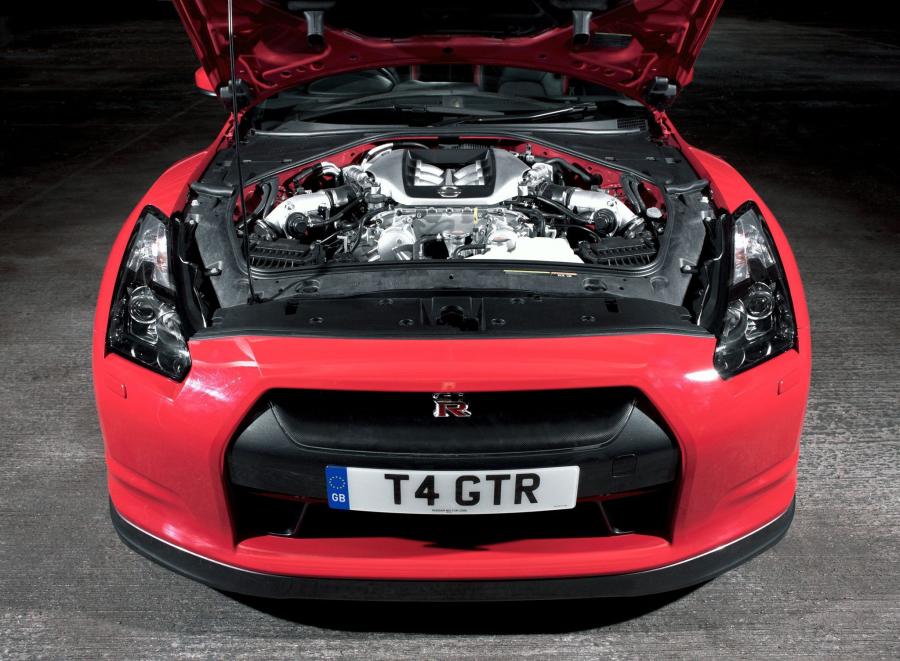  Nissan GT-R 2008 года  (UK) (фото 8 из 9)